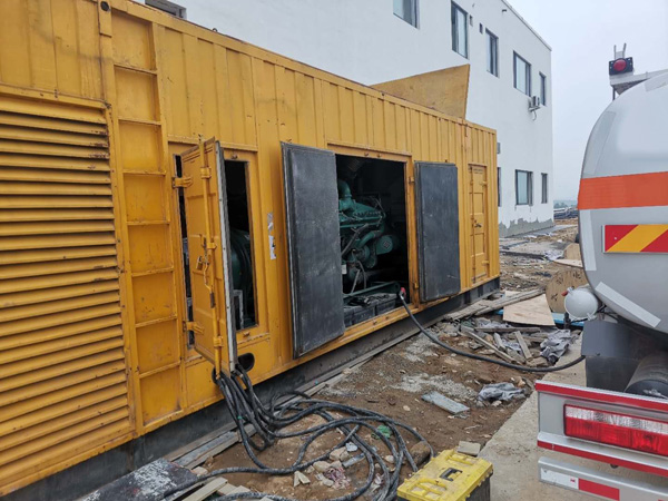 沙市如何在发电机出租合同中约定设备的维修和保养责任？